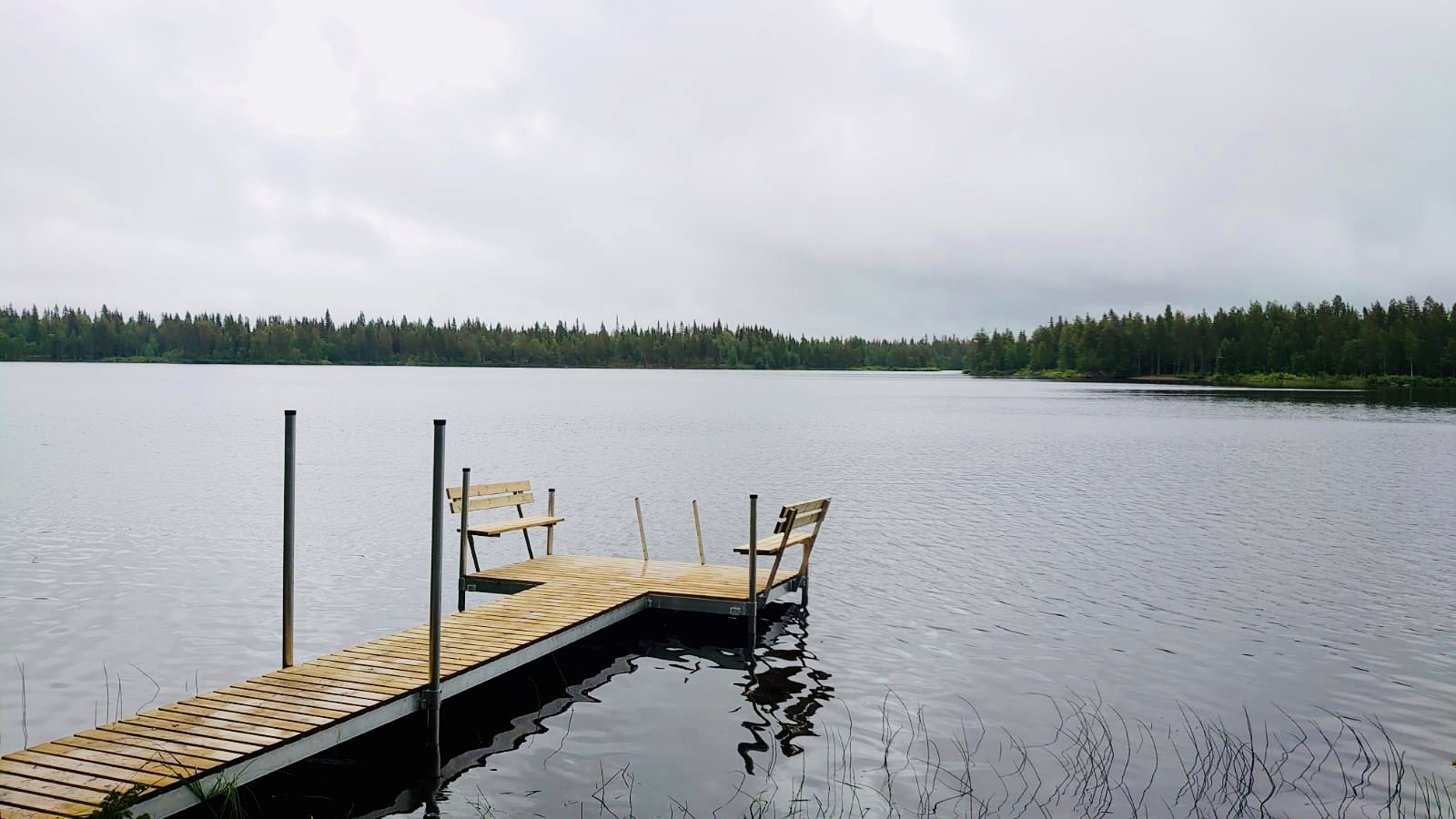 Villa Maria Ruka Kuusamo Finland: Access to Lake Rukajärvi in the backyard of Villa Maria
